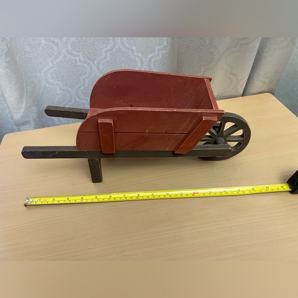 Distressed/rustic wheelbarrow. - Picture 12 of 12